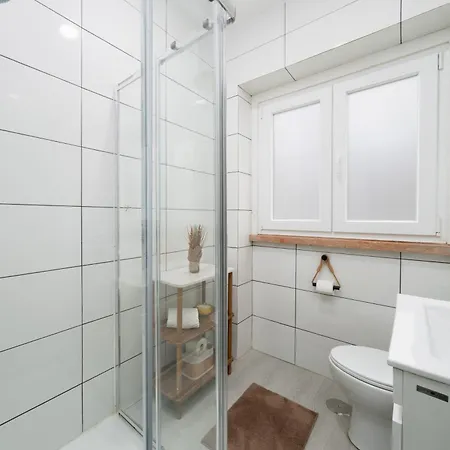 Flat In With Ac & Private Kitchen * 리스본