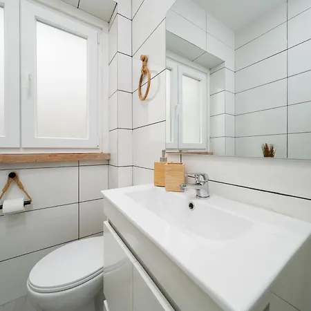 Flat In With Ac & Private Kitchen *