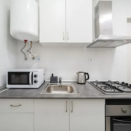 Flat In With Ac & Private Kitchen
