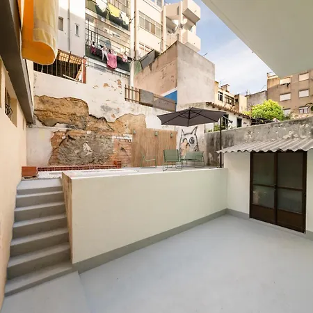 Flat In With Ac & Private Kitchen *